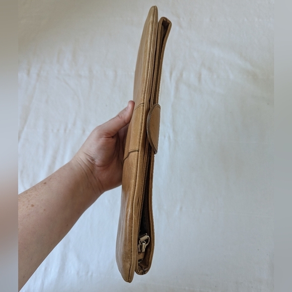 Hobo Camel Tan Leather Clutch Wallet Bag - Picture 4 of 13